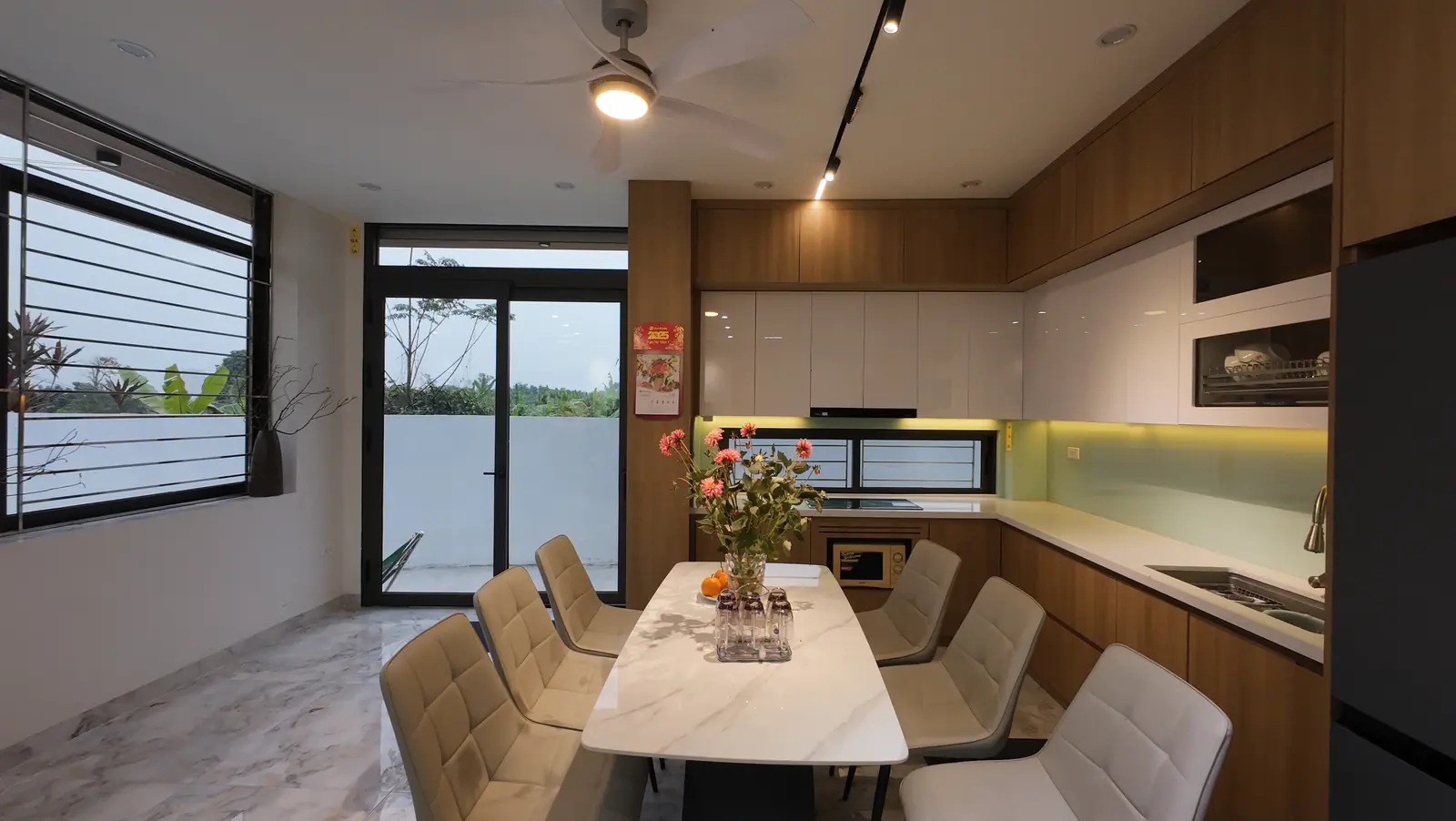 Nội thất bếp và bàn ăn nhà phố tại Long Biên