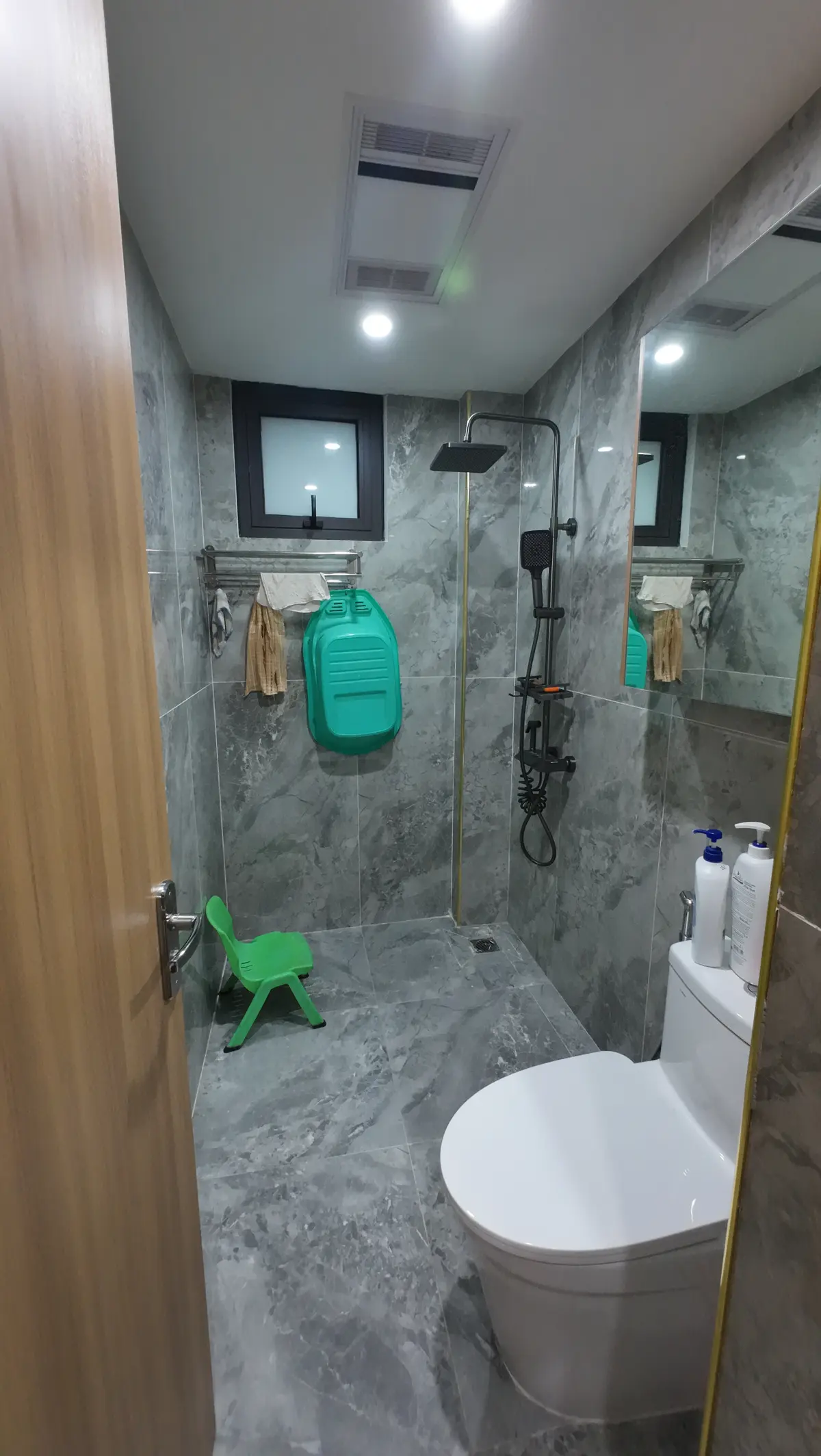 Phòng tắm thực tế sau hoàn thiện tại công trình Long Biên