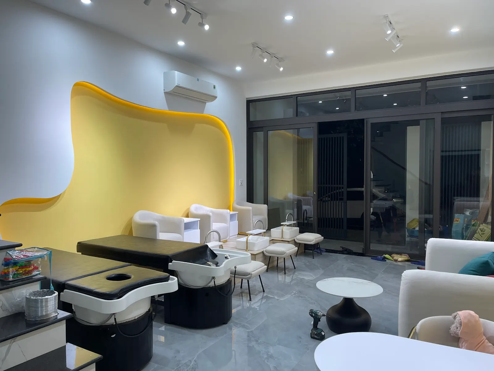 Không gian salon thực tế để đánh giá năng lực thi công nội thất