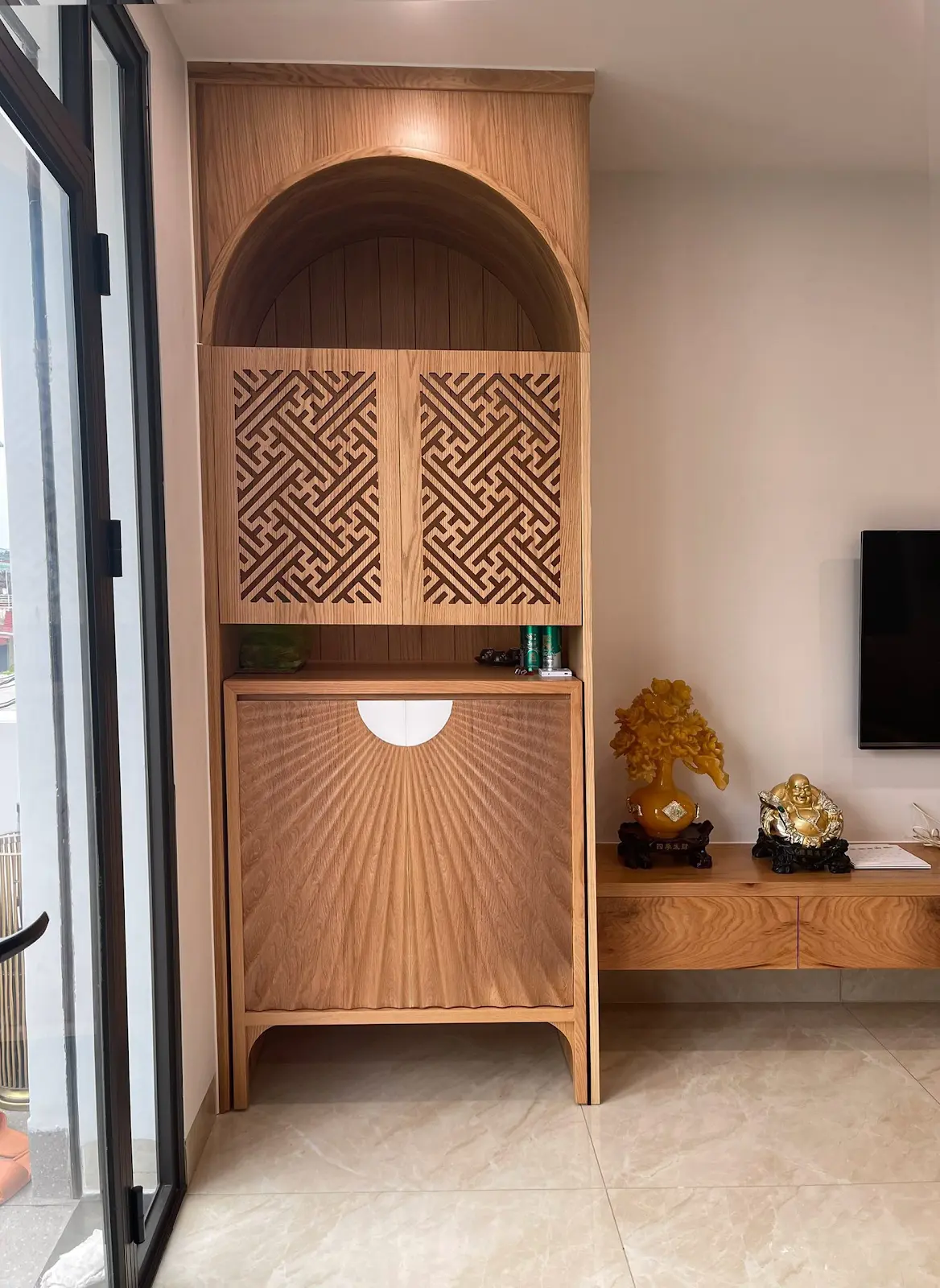 Tủ gỗ trang trí thực tế để tham khảo báo giá nội thất